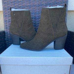 Esprit Women's Reinna Western Suede Short Boot